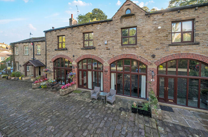 2 Bedroom House For Sale In Fold Court, Kirkburton, Huddersfield, West Yorkshire, Uk, HD8
