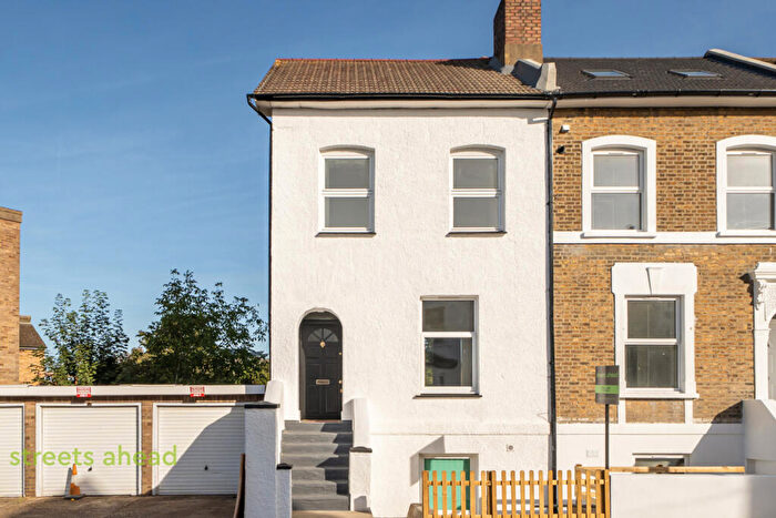 4 Bedroom End Of Terrace House For Sale In Fernham Road, Thornton Heath, CR7
