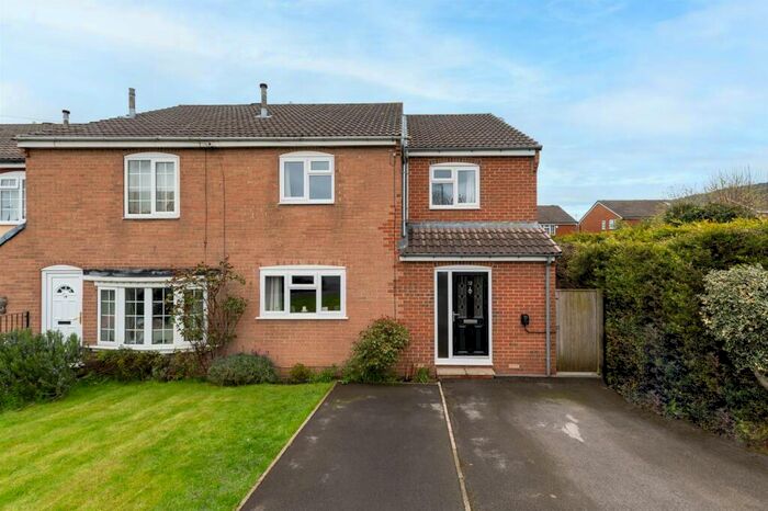 4 Bedroom End Of Terrace House For Sale In Kings Close, Otley, LS21