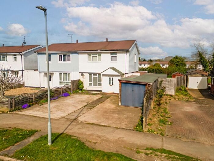 3 Bedroom Semi Detached House For Sale In Thrasher Road, Aylesbury, HP21