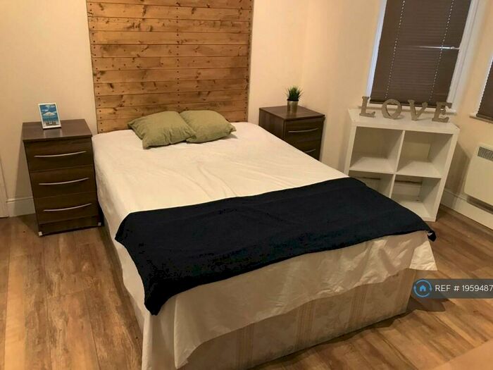 Studio To Rent In London, London, N7