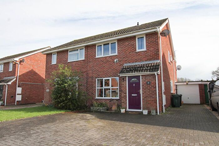 3 Bedroom Semi-Detached House For Sale In Brookfield Walk, Clevedon, BS21