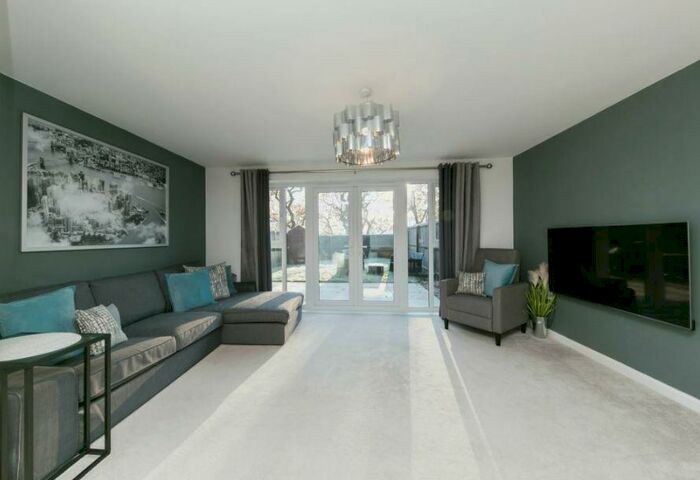 4 Bedroom Semi-Detached House To Rent In Comma Road, Sandbach, CW11