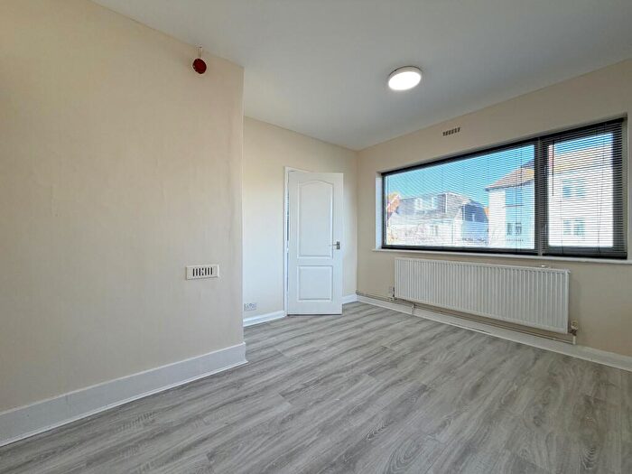 2 Bedroom Apartment To Rent In Langdale Gardens, BN3