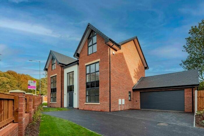 5 Bedroom Detached House To Rent In Chorley Old Road, Bolton, BL6