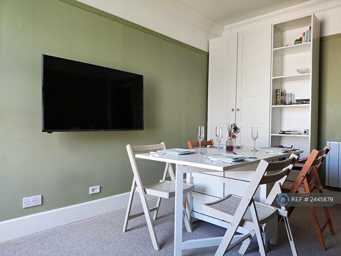 2 Bedroom Flat To Rent In Cotham Brow, Bristol, BS6