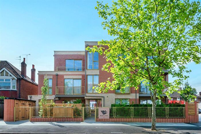 2 Bedroom Flat To Rent In Kingston Road, Wimbledon Chase, SW20