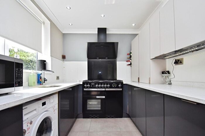 3 Bedroom End Of Terrace House To Rent In Flimwell Close Bromley, BR1