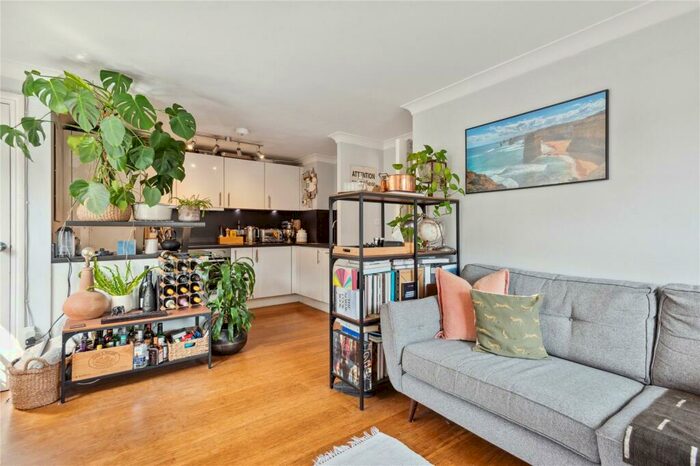 1 Bedroom Apartment To Rent In Hillgate Place, London, SW12