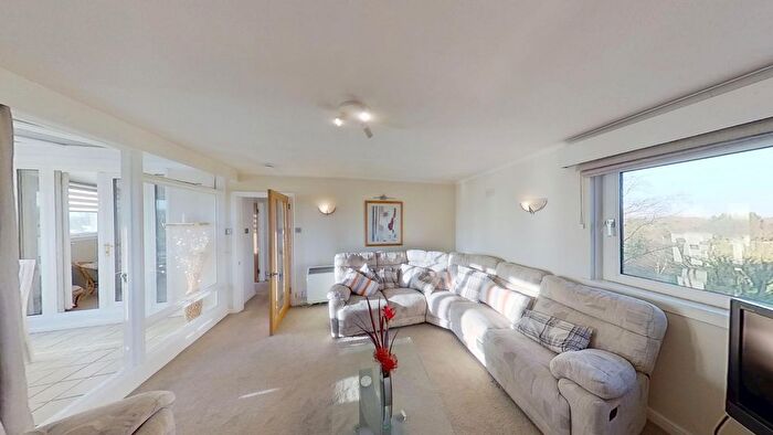 3 Bedroom Flat To Rent In Barnton Court, Edinburgh, Midlothian, EH4