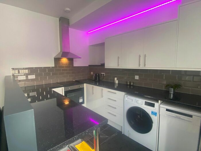 4 Bedroom Flat To Rent In King Edward Road, Swansea, SA1