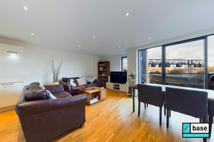 2 Bedroom Flat To Rent In Maltby Street, London, SE1