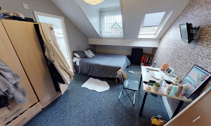 1 Bedroom House To Rent In Headingley Avenue, Leeds, LS6