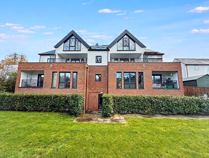 2 Bedroom Flat For Sale In Coulsdon, Surrey, CR5