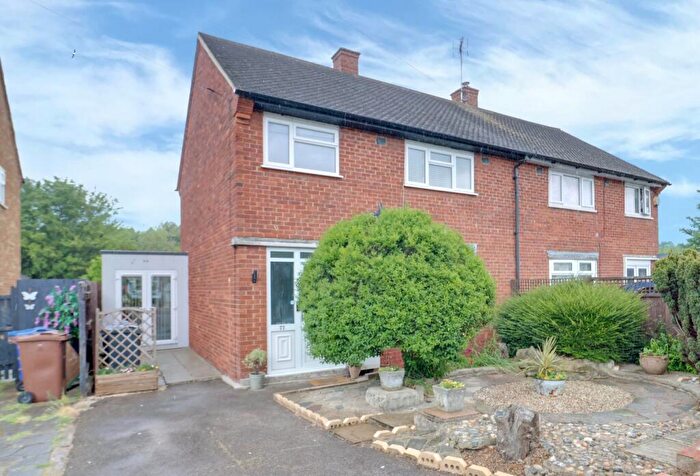 3 Bedroom Semi-Detached House For Sale In Usk Road, Aveley, RM15