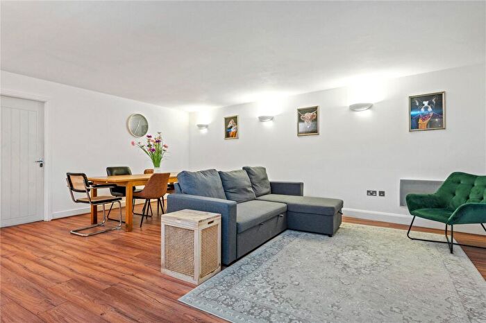 3 Bedroom Apartment To Rent In Owen Street, London, EC1V