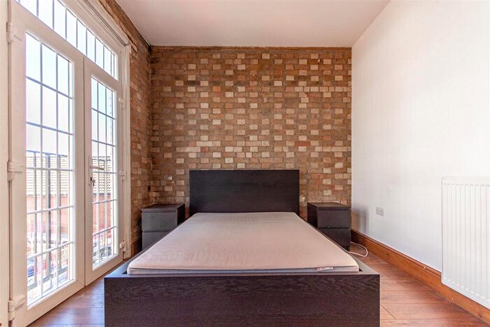 2 Bedroom Apartment To Rent In Prince Of Wales Passage, London, NW1