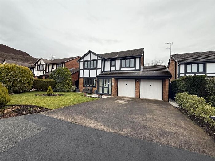 4 Bedroom Detached House For Sale In Swallow Close, Carrbrook, Stalybridge, SK15