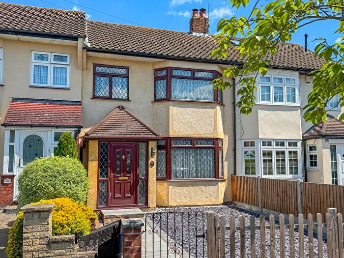 3 Bedroom Terraced House For Sale In Severn Drive, Upminster, RM14