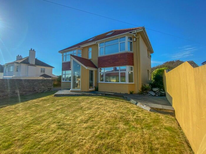 3 Bedroom Apartment To Rent In Ocean View Road, Bude, EX23