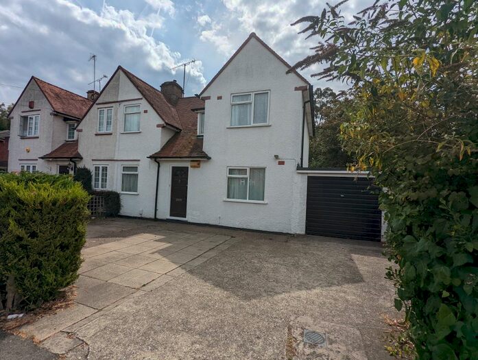 4 Bedroom Semi-Detached House To Rent In Cressingham Road, Reading, RG2