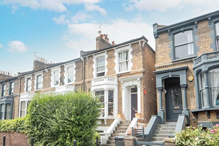 2 Bedroom Flat To Rent In Albion Road, London, N16