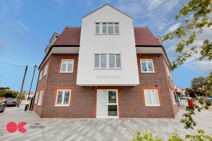 Studio To Rent In Station Square, Gidea Park, Romford, RM2