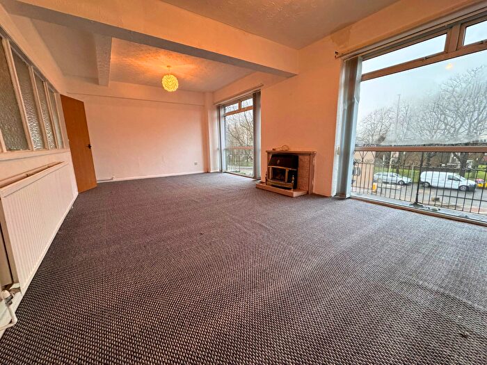 3 Bedroom Flat To Rent In B Stourbridge Road, Brierley Hill, DY5