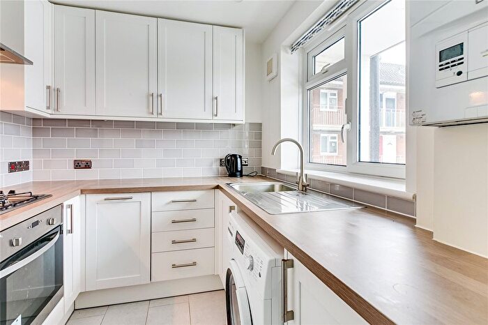 1 Bedroom Flat To Rent In Hidaburn Court, Aldrington Road, SW16