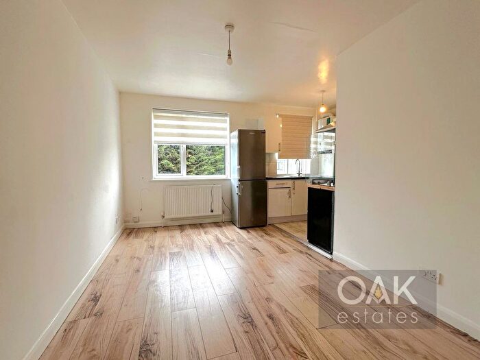 2 Bedroom Flat To Rent In Cheshunt Wash, Cheshunt, Waltham Cross, EN8