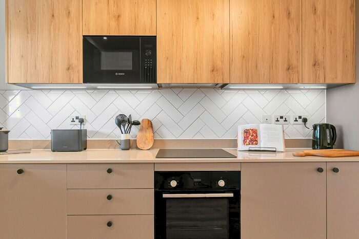 2 Bedroom Apartment For Sale In Water's Edge Court, Yeo Street, London, E3