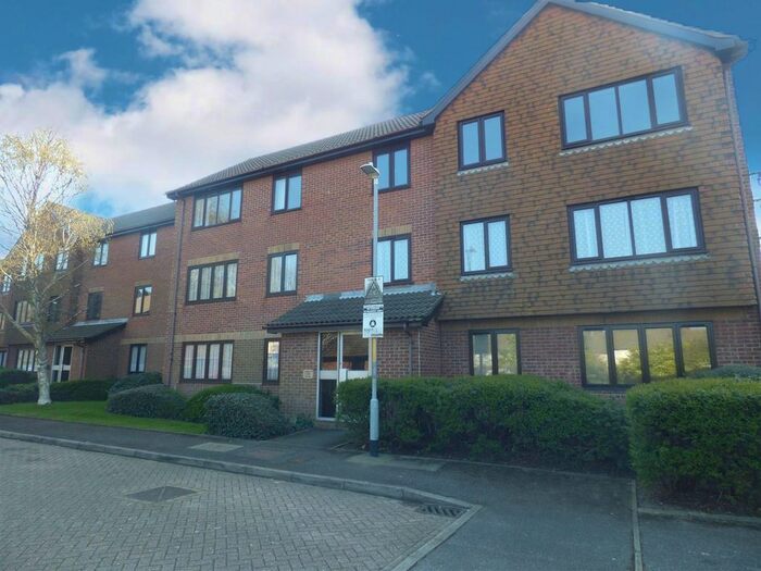 2 Bedroom Flat To Rent In Lawrence Court, Dover Road, Folkestone, CT19