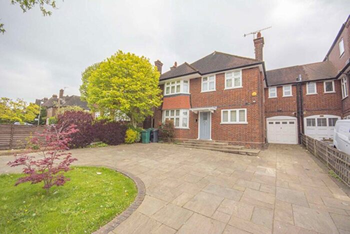 5 Bedroom Detached House To Rent In Wykeham Road, London, NW4