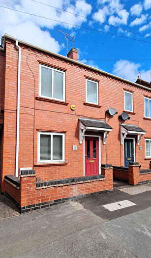 3 Bedroom Terraced House To Rent In Burton Road, DE12