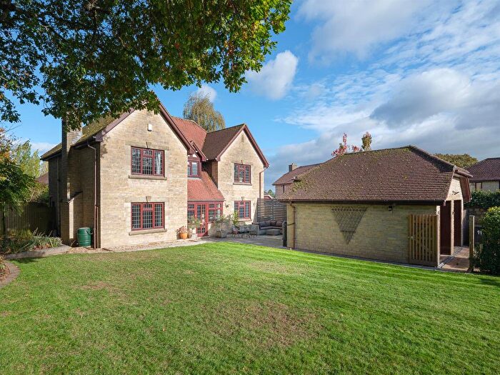 4 Bedroom Detached House For Sale In Erleigh Drive, Chippenham, SN15