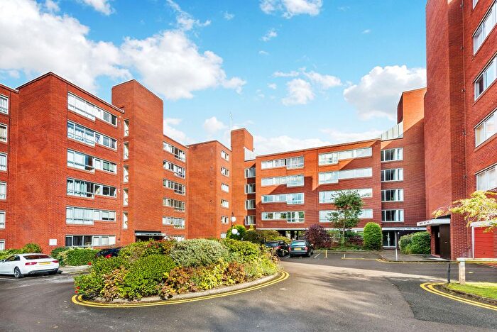 2 Bedroom Flat To Rent In Homefield Park, Sutton, Surrey, SM1