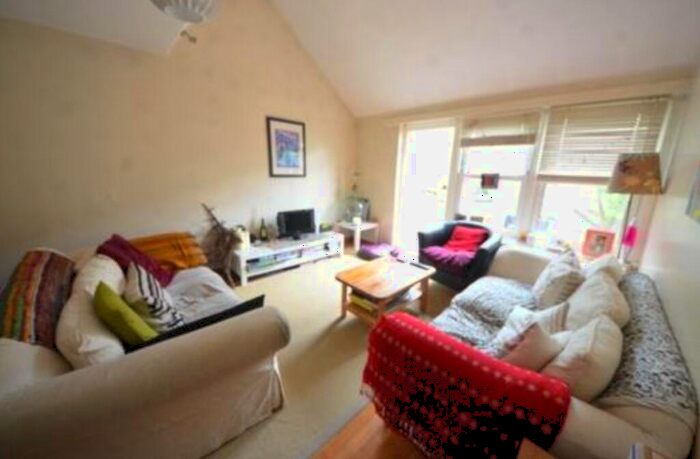 3 Bedroom Apartment To Rent In Armour Close, London, N7