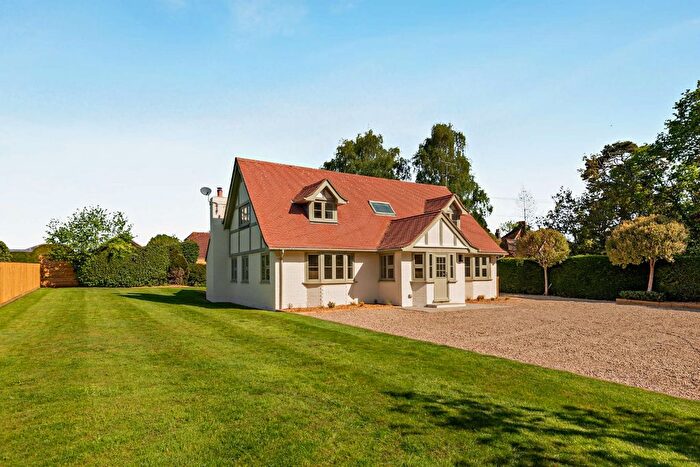 4 Bedroom Detached House For Sale In Sutton Green Road, Guildford, GU4