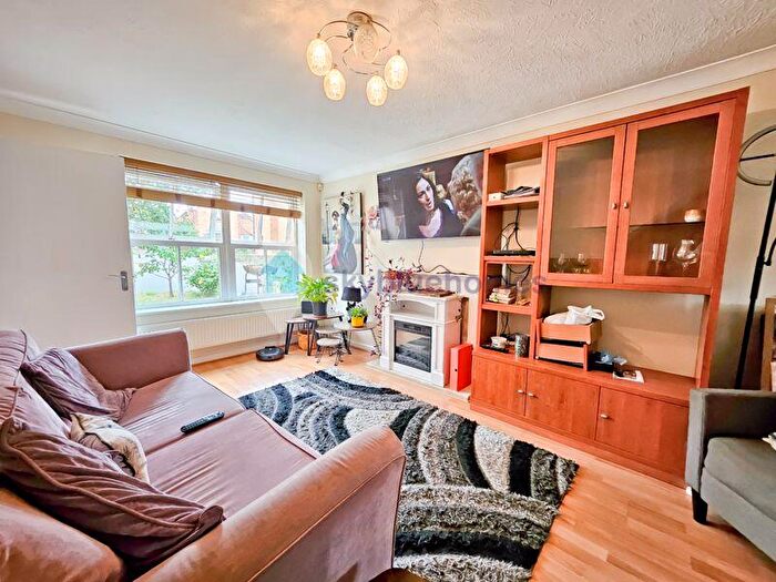 3 Bedroom Semi-Detached House To Rent In Hornbeam Close, Leicester, LE2