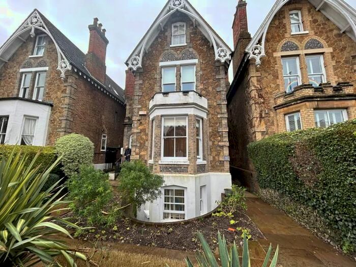 1 Bedroom Flat To Rent In Epsom Road, Guildford, GU1