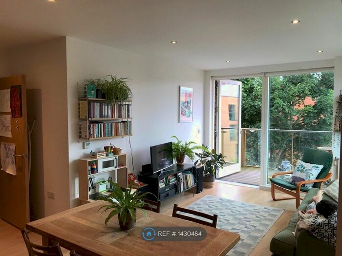 2 Bedroom Flat To Rent In Edmund Street, Camberwell, SE5