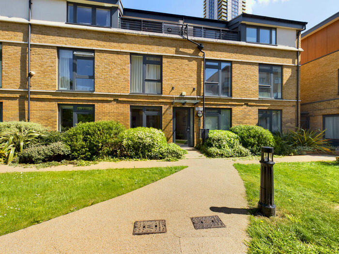 2 Bedroom Apartment To Rent In Bolton House George Mathers Road Kennington London, SE11