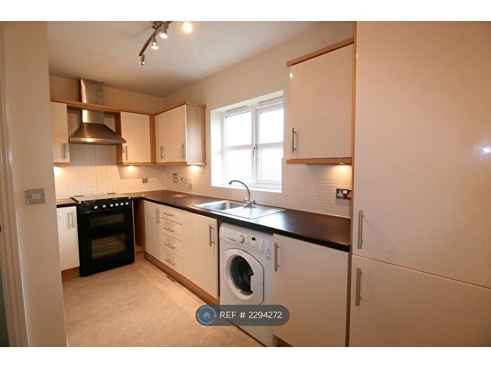2 Bedroom Flat To Rent In Linnet Mews, Colchester, CO4