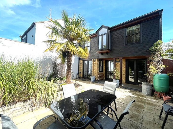 4 Bedroom Link Detached House For Sale In High Street, Arlesey, SG15