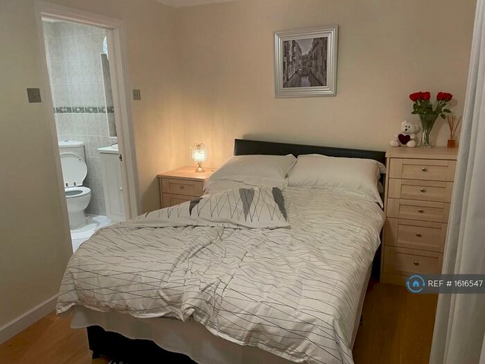 4 Bedroom Semi-Detached House To Rent In Lavender Hill, London, EN2