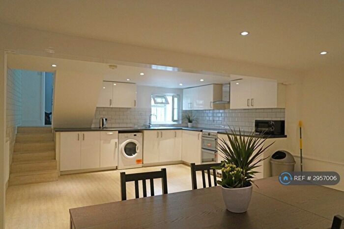 6 Bedroom Terraced House To Rent In Mossford Street London, London, E3