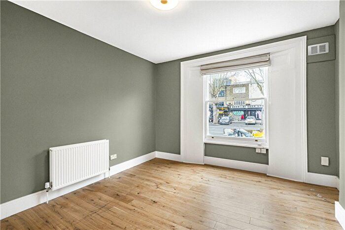 2 Bedroom Flat To Rent In Kingsland Road, Dalston, London, E8