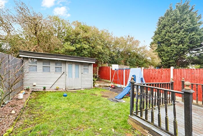 3 Bedroom Semi-Detached House For Sale In Wykebeck Valley Road, Leeds, LS9
