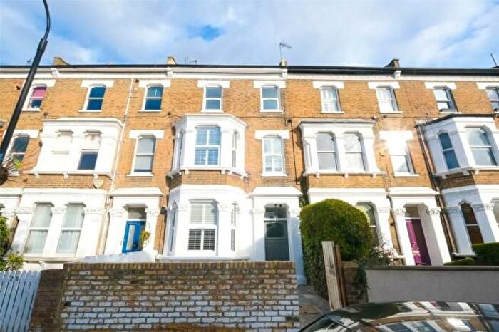 2 Bedroom Flat To Rent In Frithville Gardens, London, W12