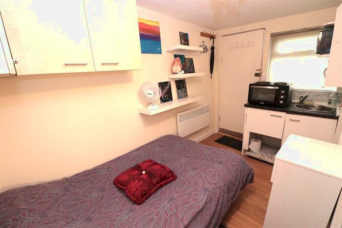 Studio To Rent In Beechcroft Avenue, London, NW11